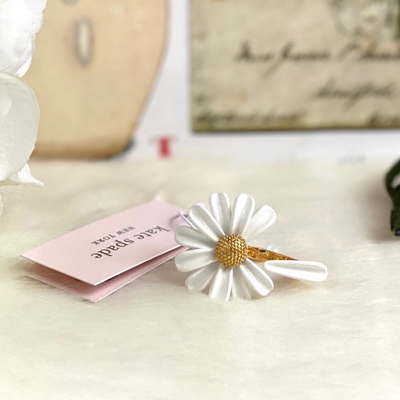 RELISTED-  NWT KATE SPADE ♠️ INTO THE BLOOM RING - 7 - Picture 8 of 8